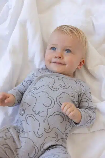 Feetje - Geschenkset 1-delig pak + muts AOP - Grijs 44