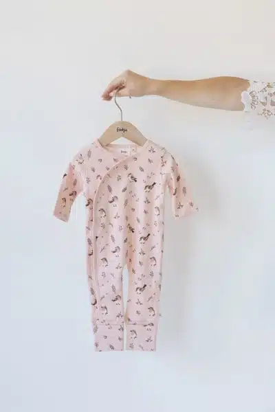 Feetje - Geschenkset 1-delig pak + muts AOP - Roze 44