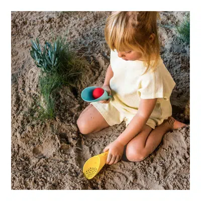 Quut - Cuppi - Banana Blue + Cherry Ball