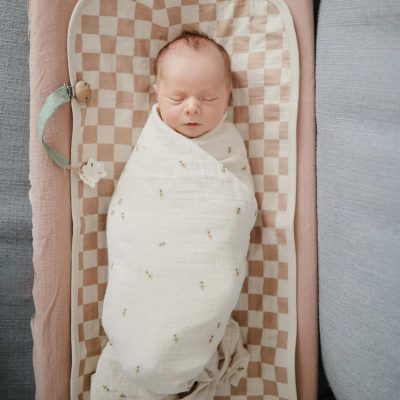 Mushie - Muslin Swaddle - Bees