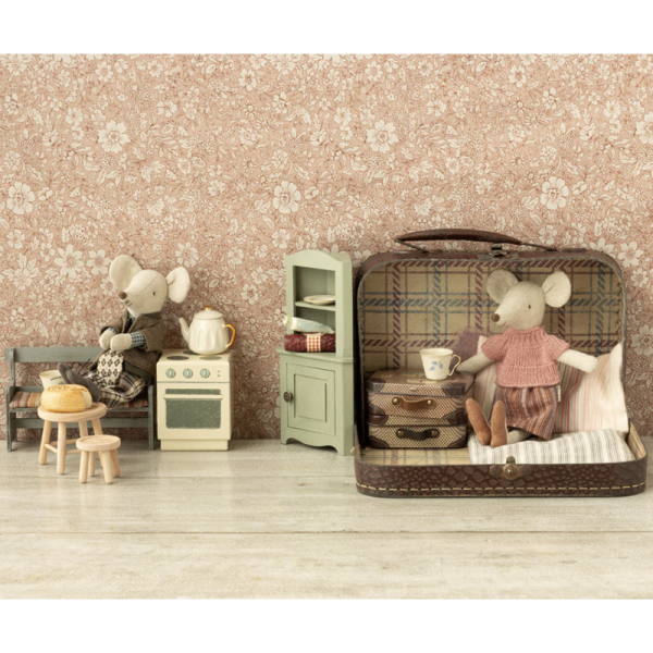 Maileg - Knitted blouse and skirt in suitcase - Grandma