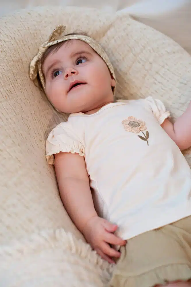 Feetje - T-shirt met crochet bloem - Let Your Dreams Blossom