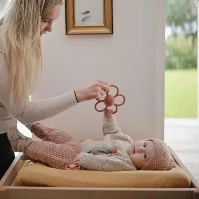 Mushie - Rattle Daisy Teether - Dusty Rose