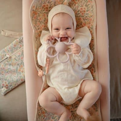 Mushie - Rattle Daisy Teether - Soft Lilac