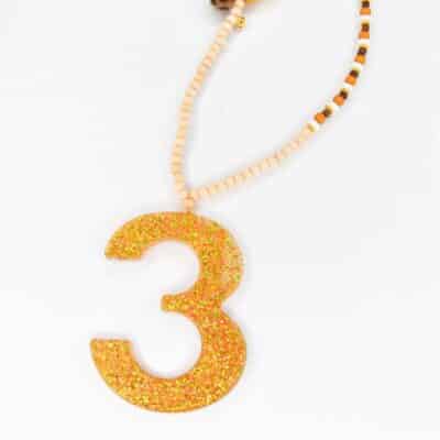 Feestbeest - Bedel - Feestnummer - 8 - Goud